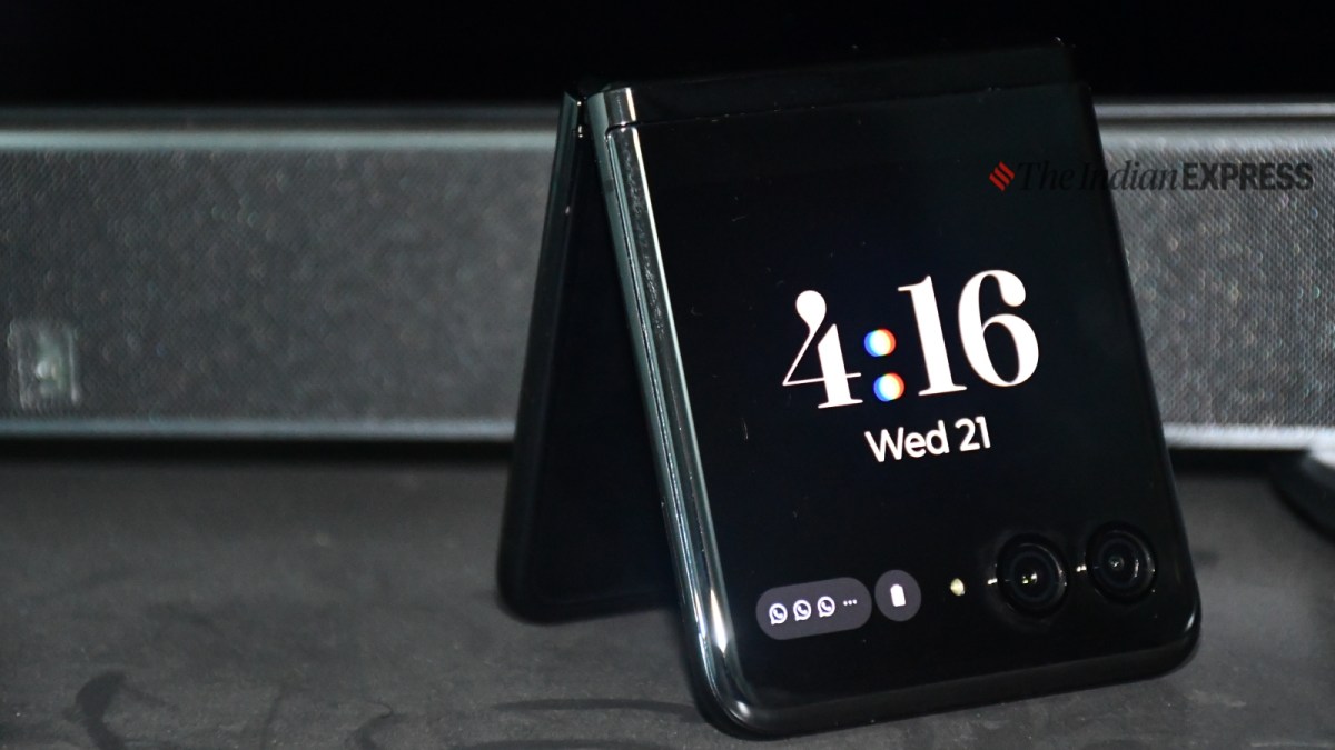 Foldable Phones vs Traditional Smartphones: Future or Fad?